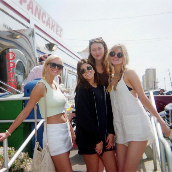 Meet the Posher - Picture 3 of 4